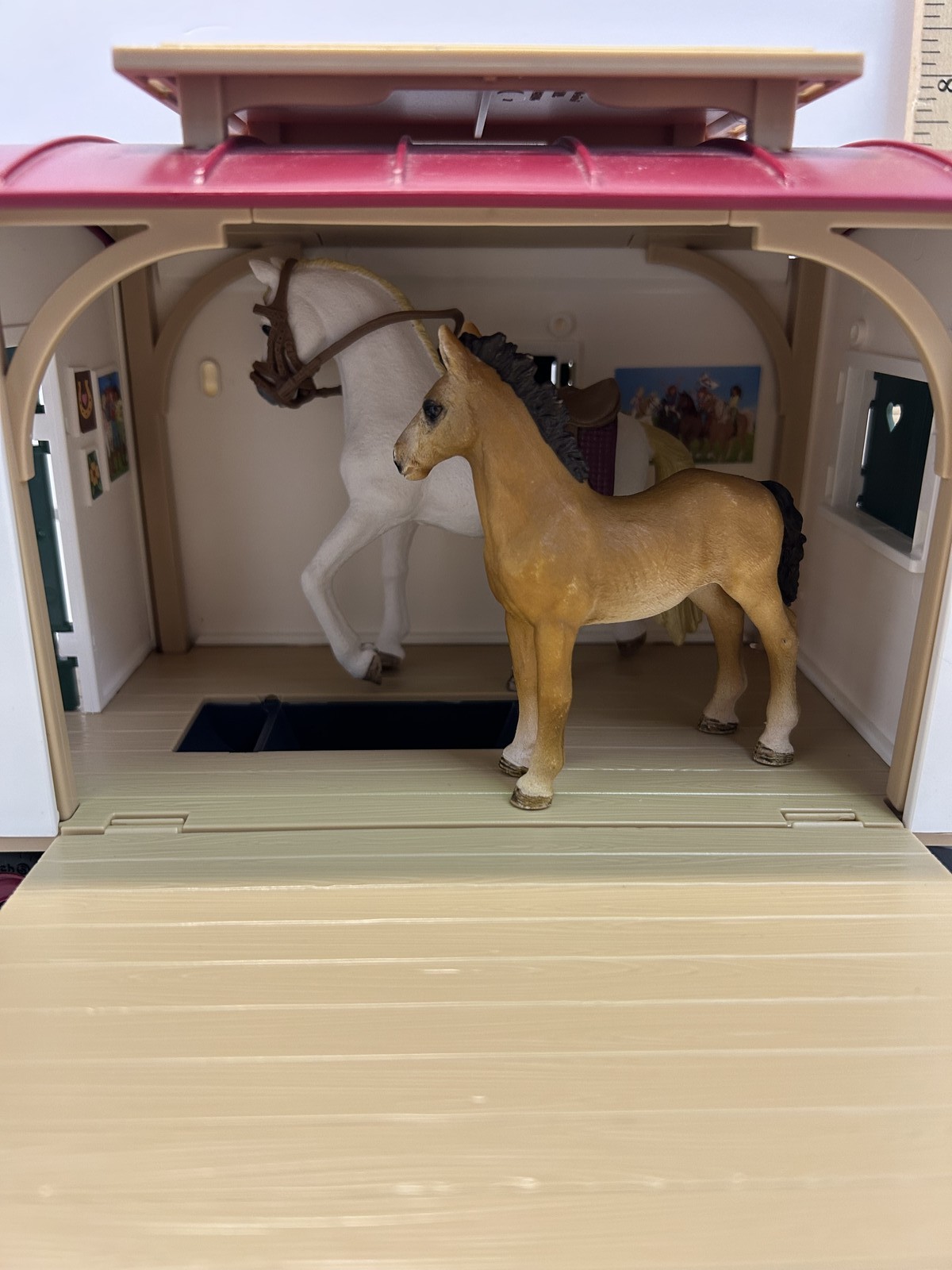 Schleich Horse Club Caravan Trailer with 2 Horses & Accessories Farm Vehicle Toy