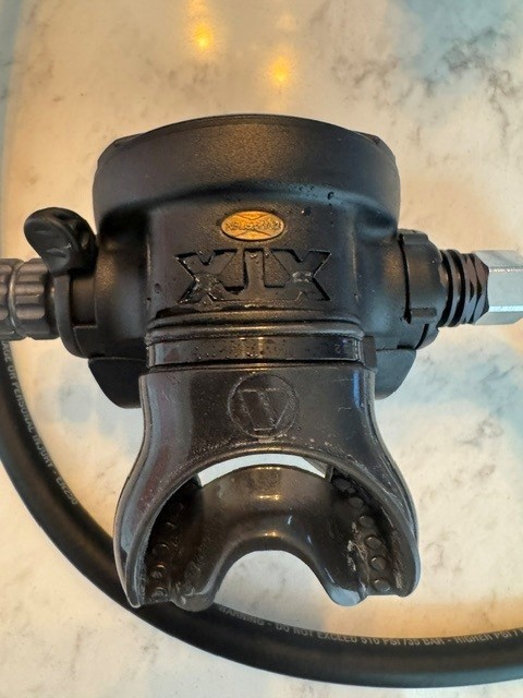 Apeks Tungsten XTX200 dual regulators for sidemount diving