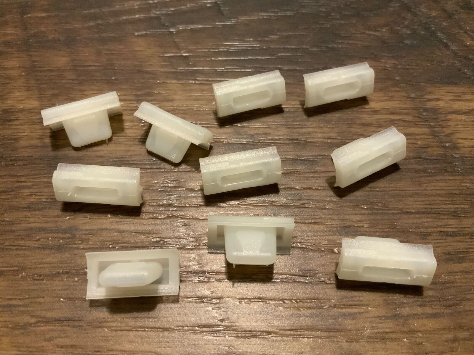 68 69 Oldsmobile Cutlass 442 Convertible quarter panel moulding clips 10pcs