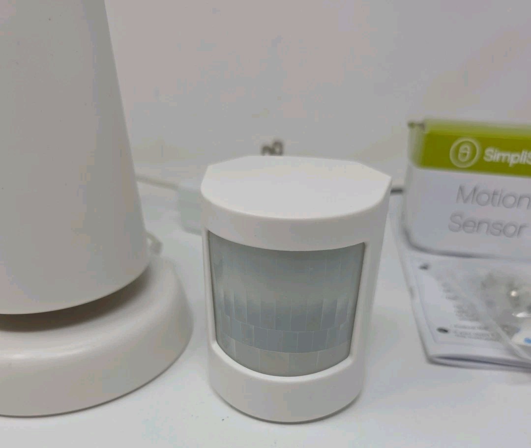 SimpliSafe Original System Base Station BS2000 - Base Unit + Adapter