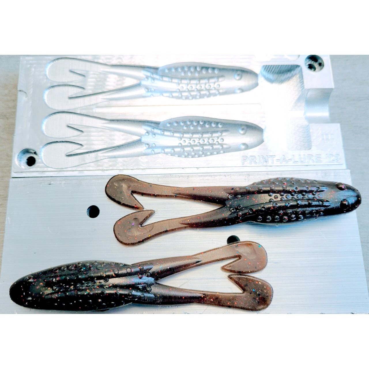 Aluminum fishing soft bait mold - 4" x 3 cavities similar to Horny Toad