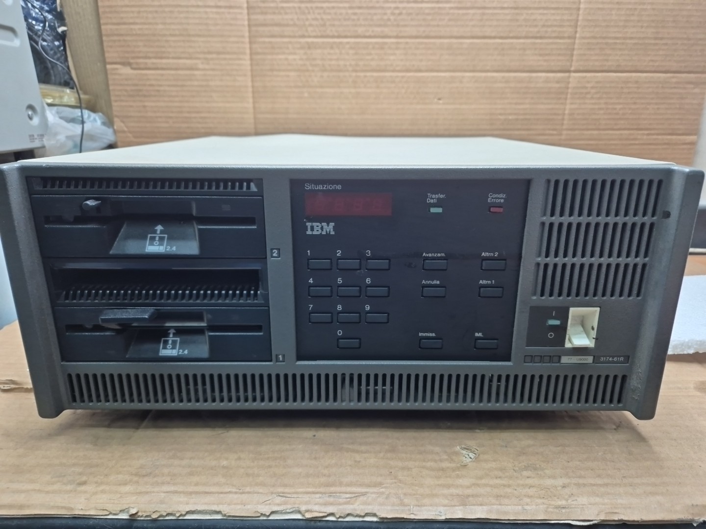 IBM 3174-61R IBM Coaxial Communication Controller