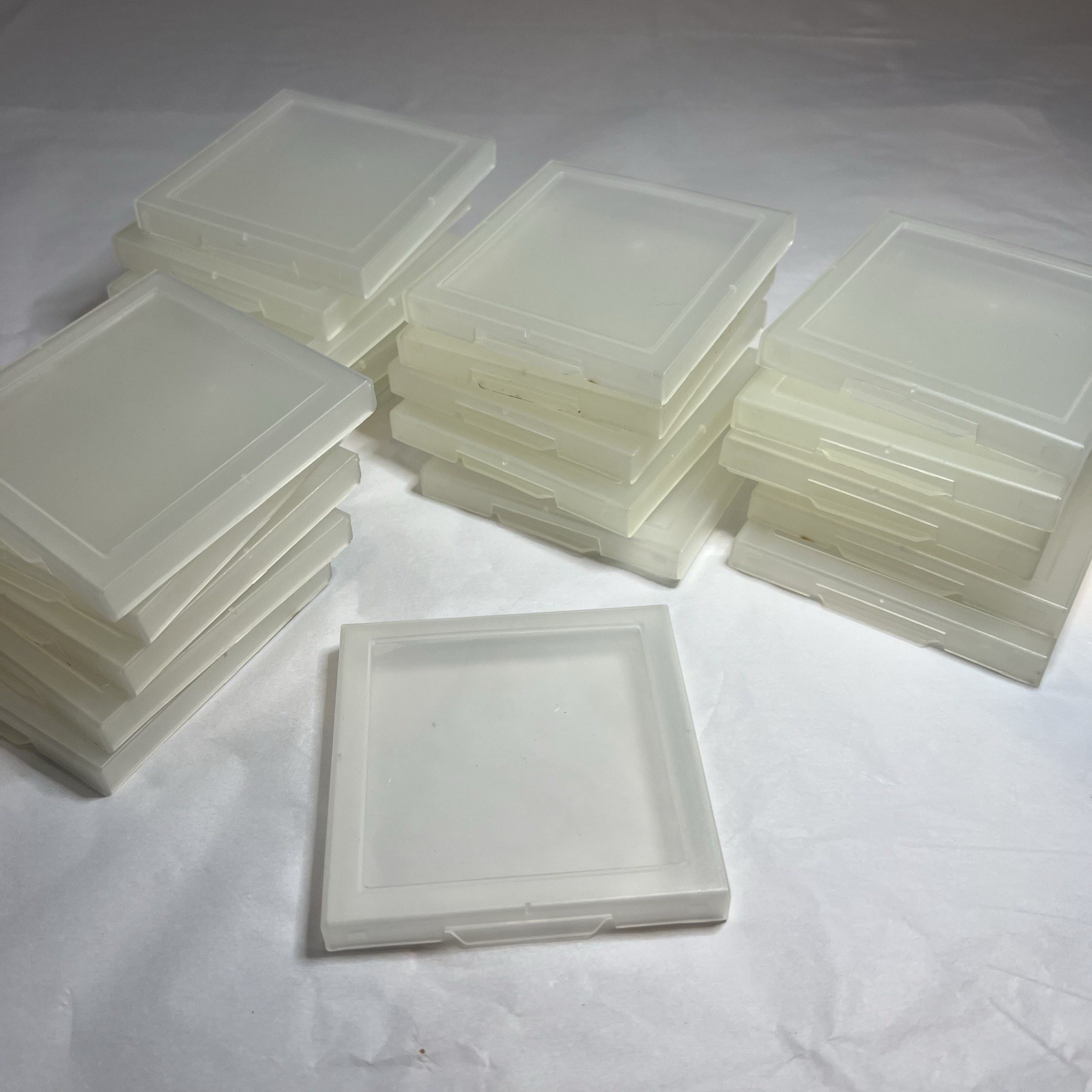 4" Single wafer carrier Floroware Lot of 22 Square plastic containers Vintage