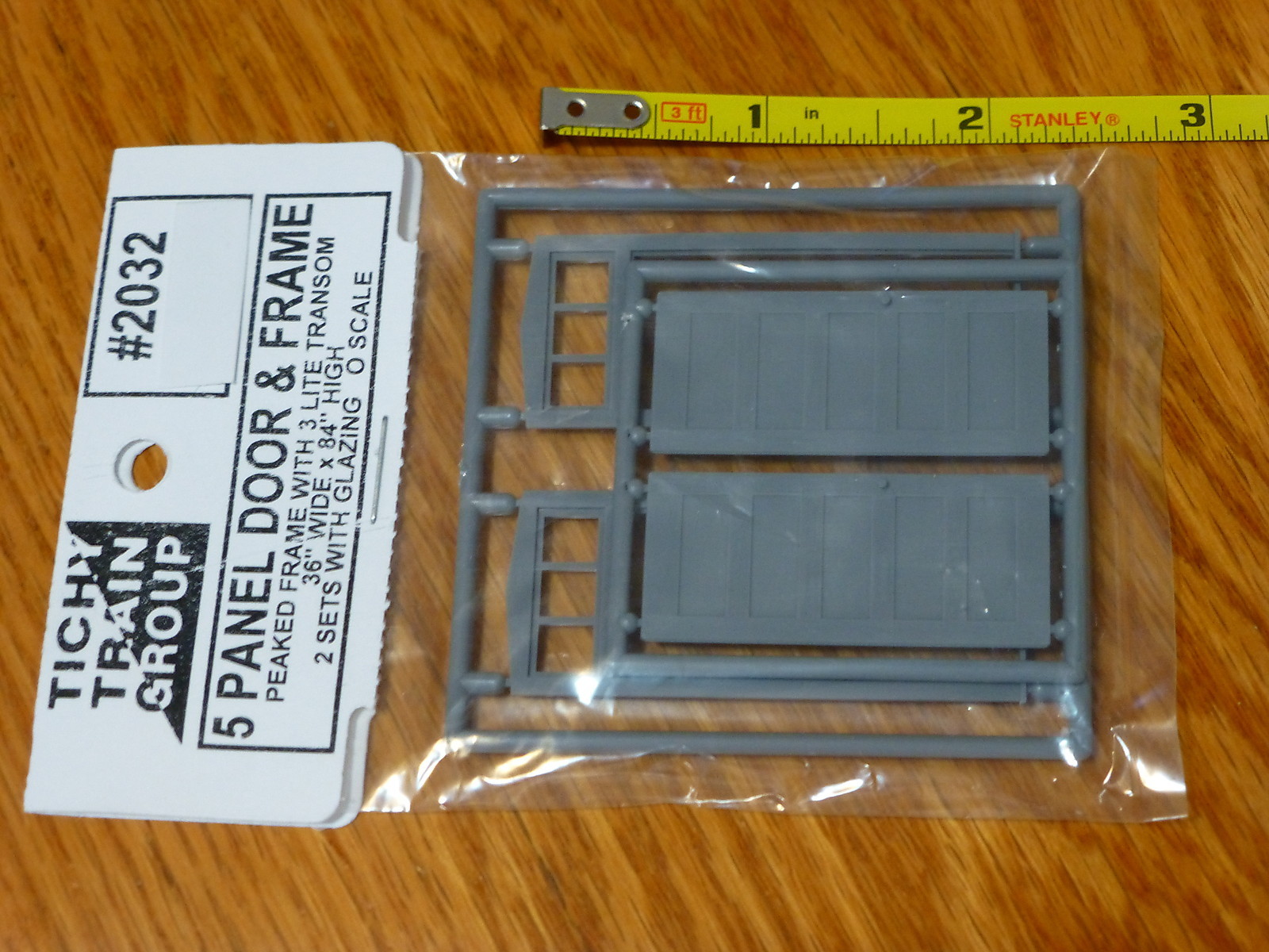 Tichy Train Group O #2032 (5 Panel Door & Frame 2 Sets w/Glazing 3 Lite Transom)