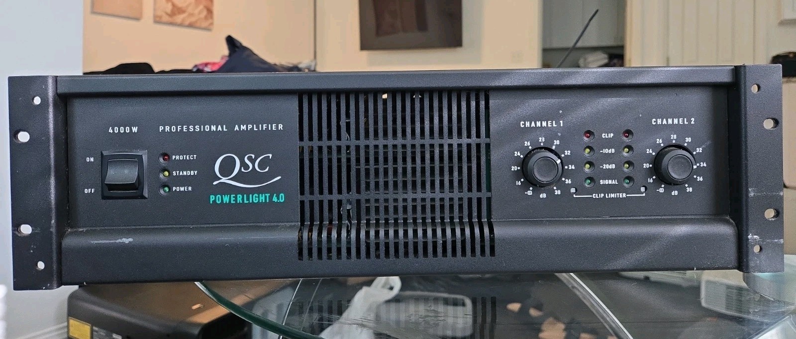 QSC PowerLight 4.0 4000W Pro Amplifier – 2000W/CH @ 2Ω – 240V L6‑30P Cord – USA