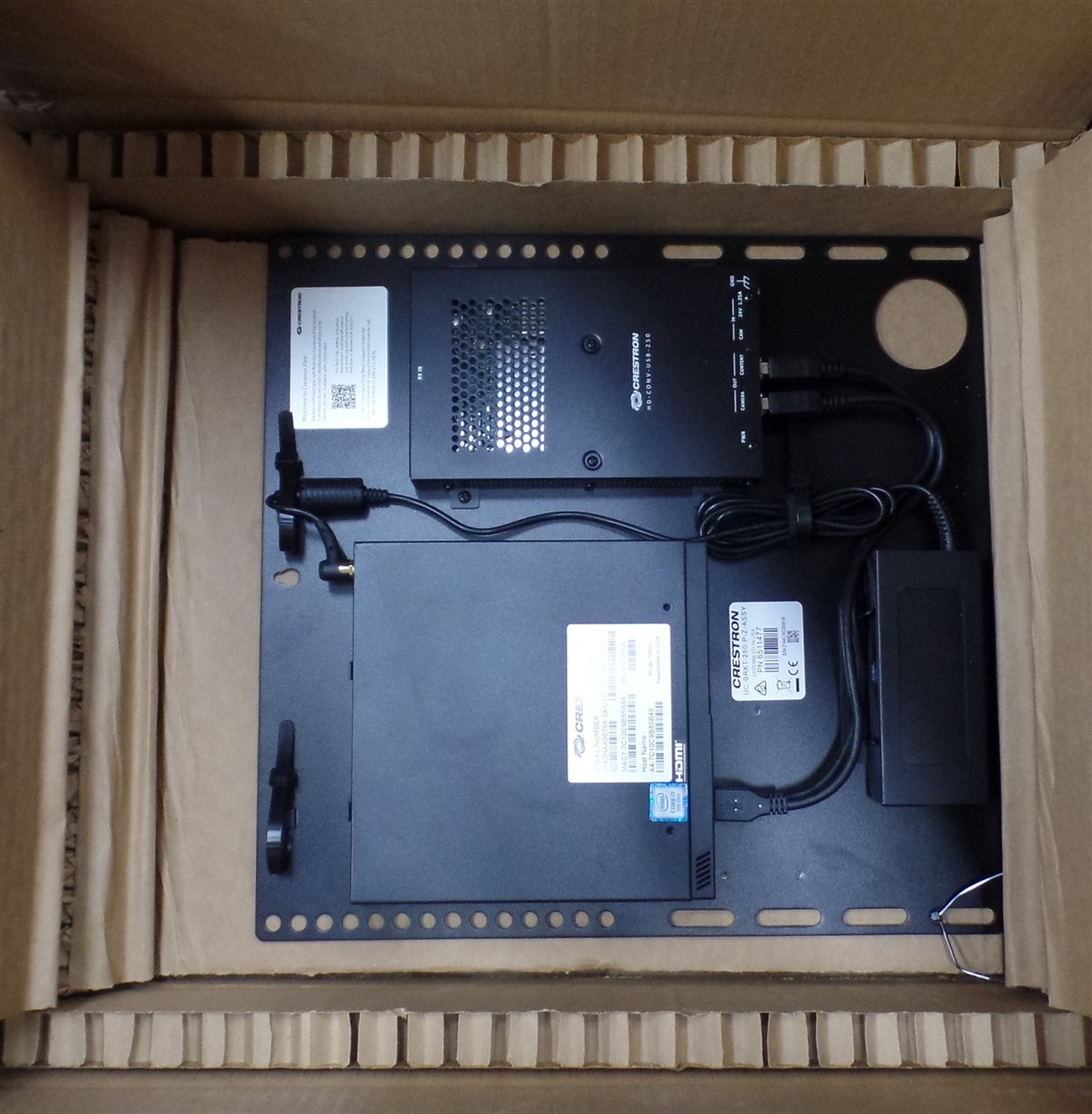 CRESTRON 6511477 UC-BRKT-250-P-Z-ASSY Bracket Assembly + UC Engine J28 NEW OB