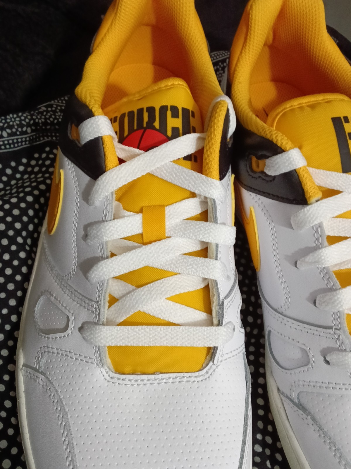 Nike Full Force Low White University Gold Size 12