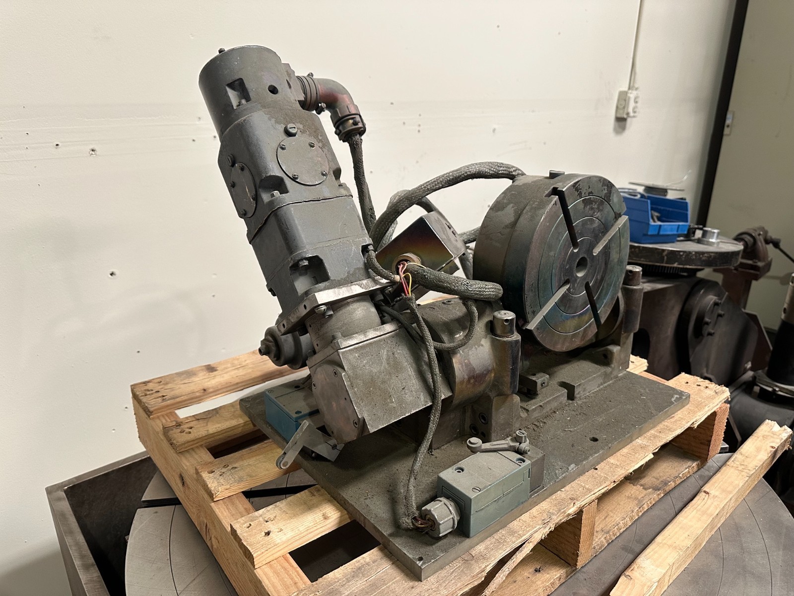 Troyke model TIL-9-B 9inch turn table positioner