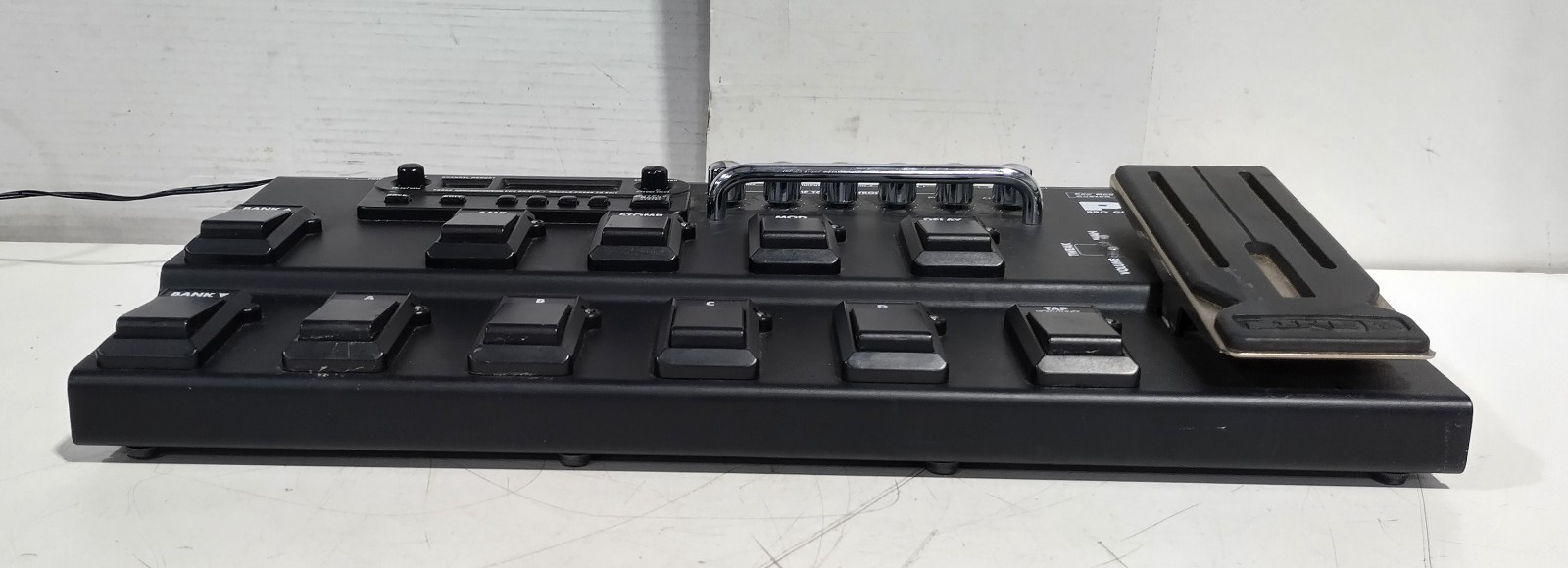 Line 6 Pod XT Live Electric Guitar Multi-Effects Processor & Amplifier Modeler