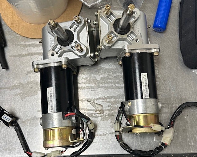Both Left & Right pihsiang motors M3-8MNW-2(9)