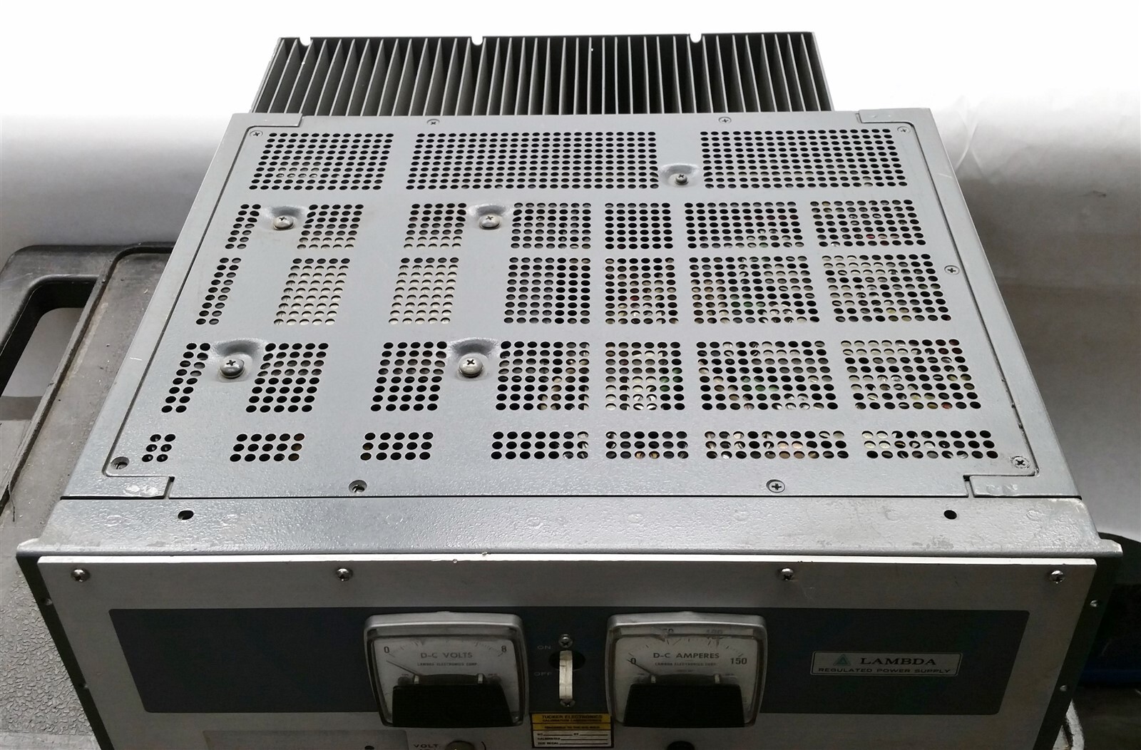 LAMBDA TDK REGULATED LB-SERIES DC 4U RACKMOUNT POWER SUPPLY 0-8VDC 0-150A