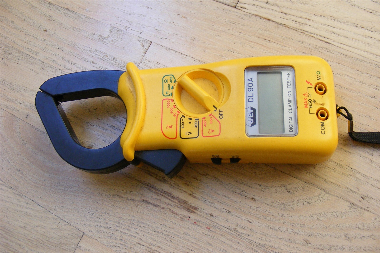 UEI DL 90A Digital Voltage meter Clamp On Tester