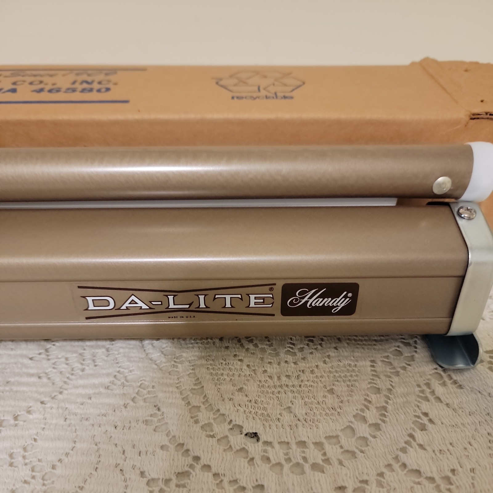 Da-Lite Handy Projection Screen