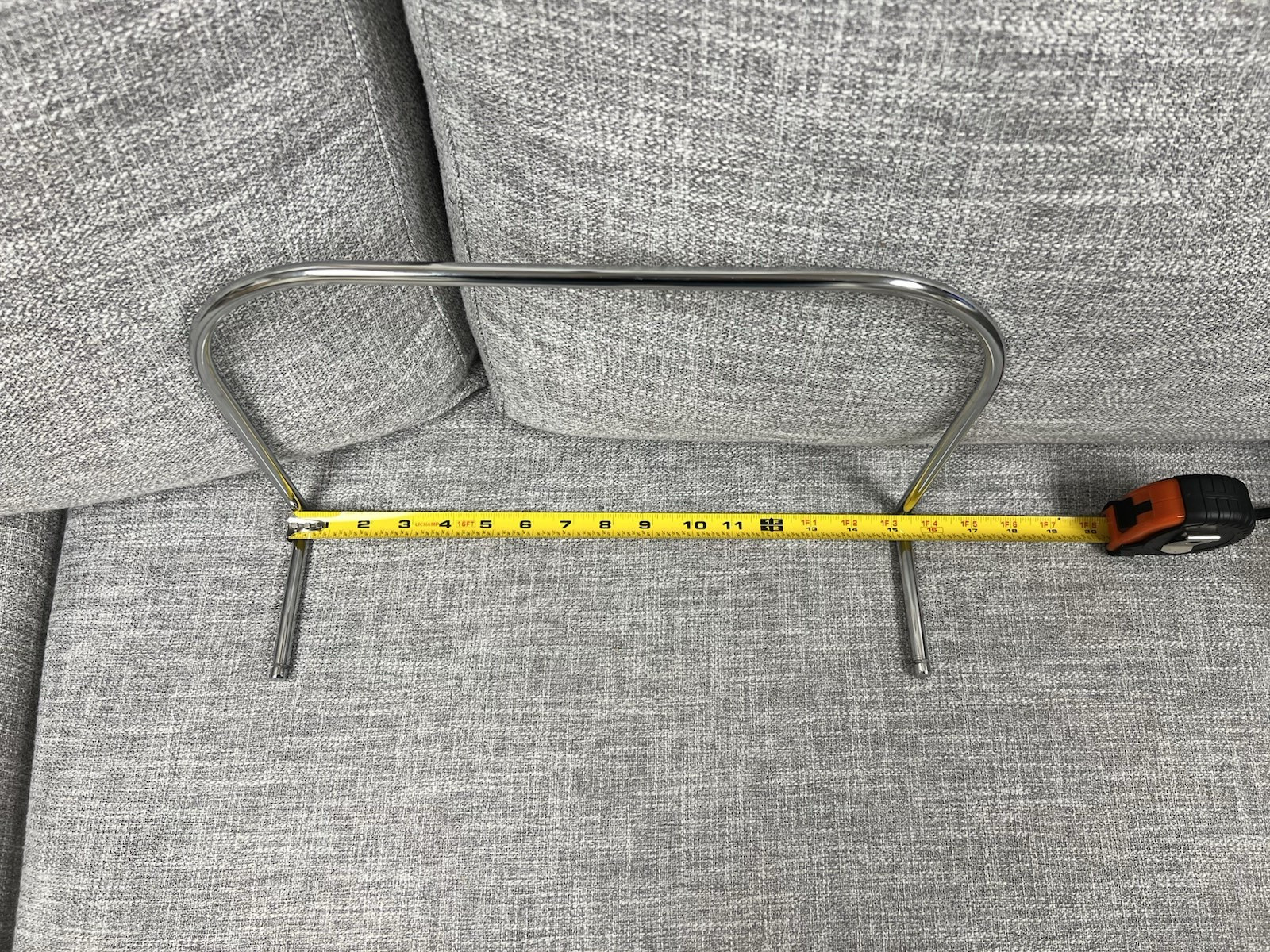 adjustable base retention bar, clip to lock style Ad-O