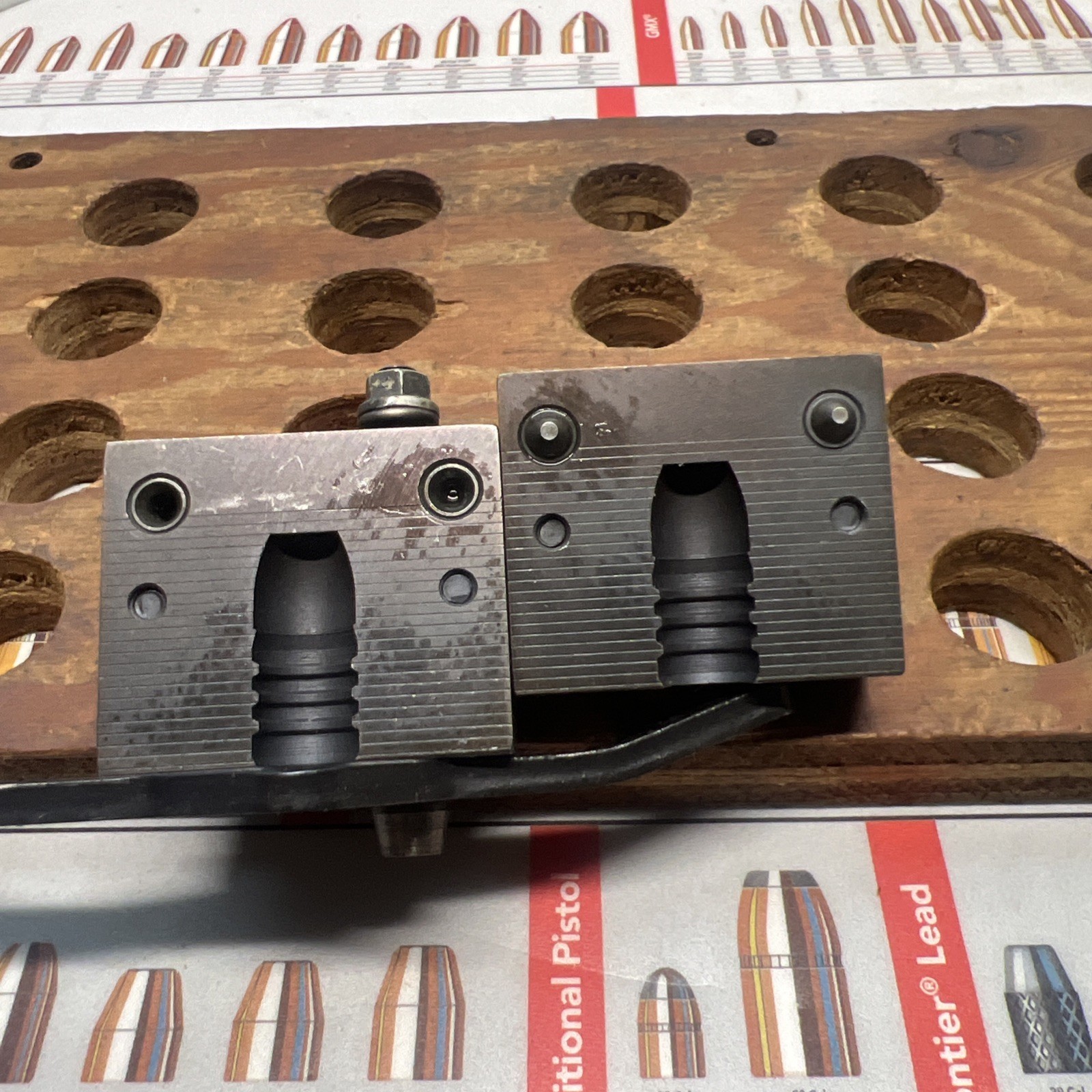 MAGMA ENGINEERING BULLET MOLD , 45 -70/405/TGG/RNF