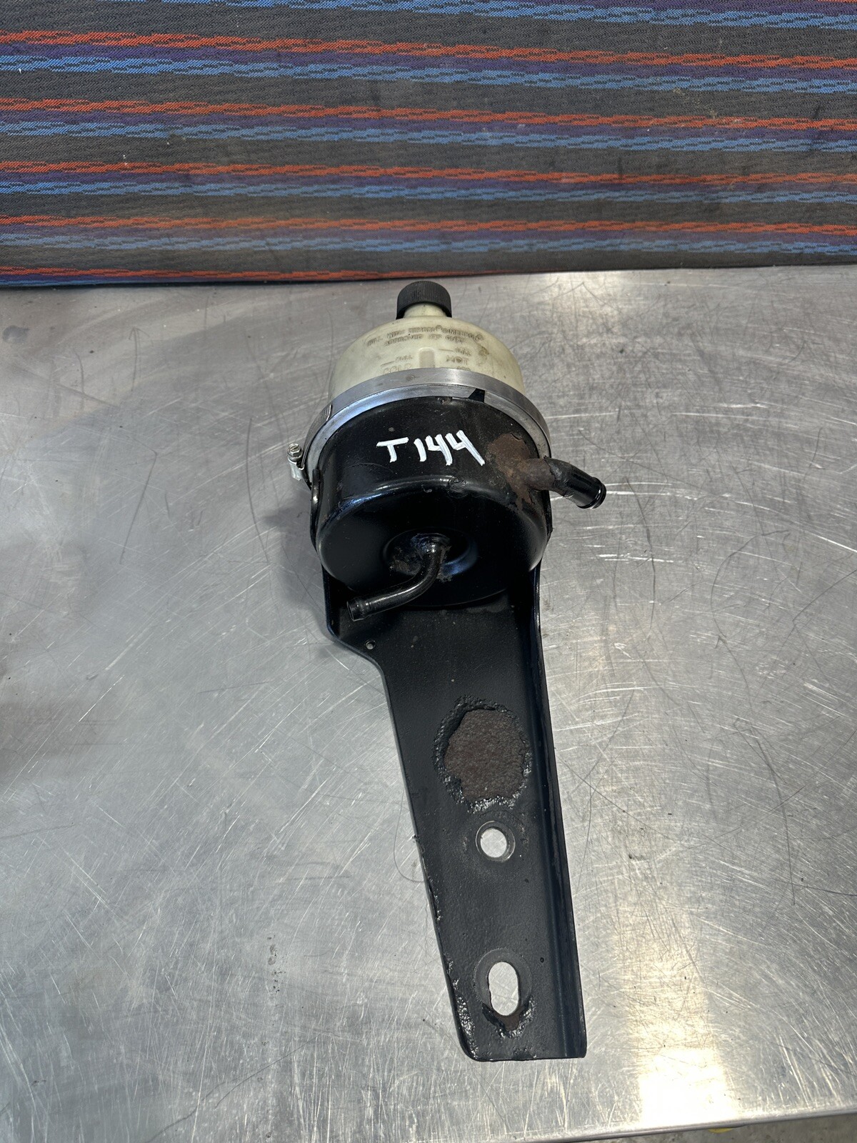 PETERBILT 386 2010 POWER STEERING RESERVOIR W/ Bracket