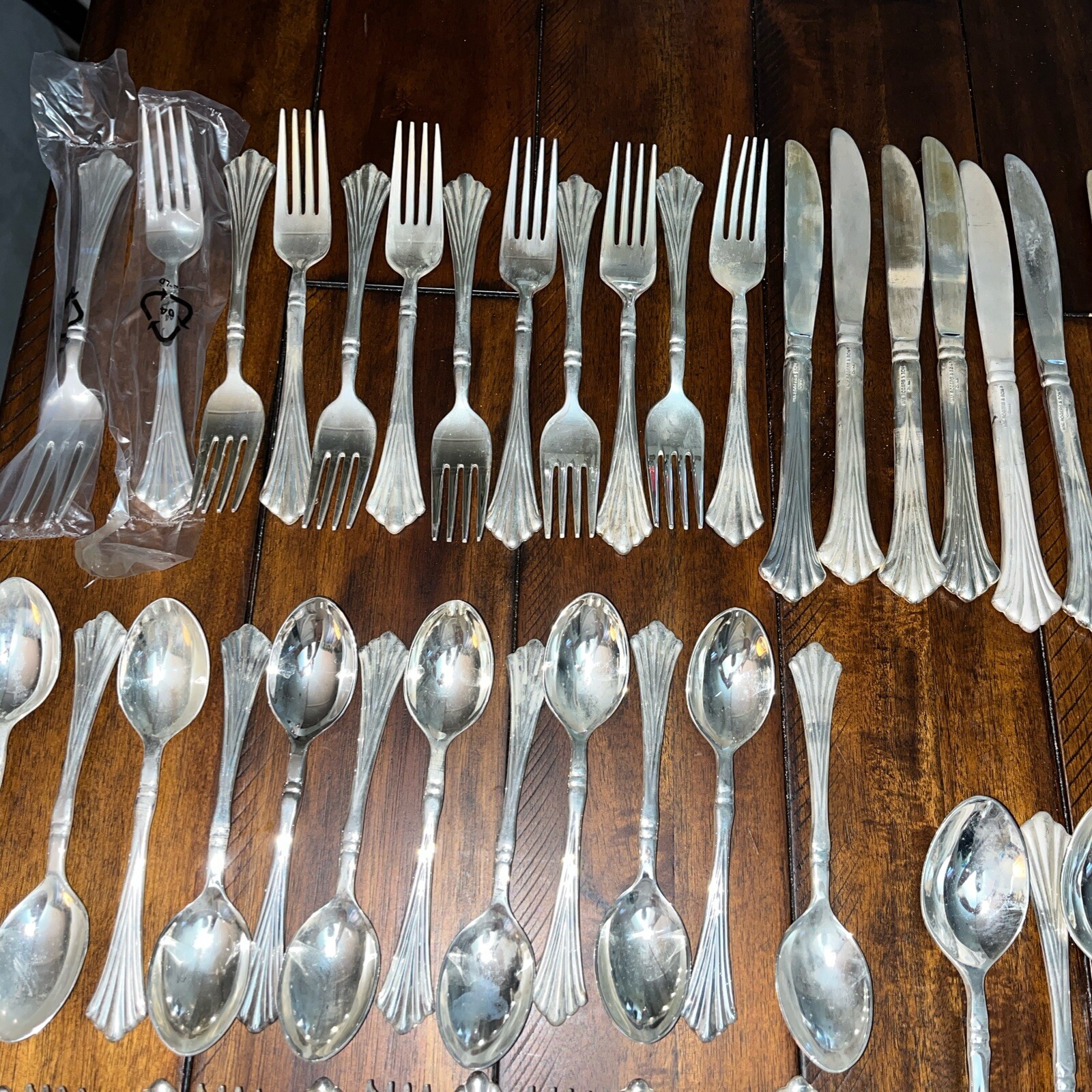 WM ROGERS & SON ROYAL PLUME 62 PIECE FLATWARE SET