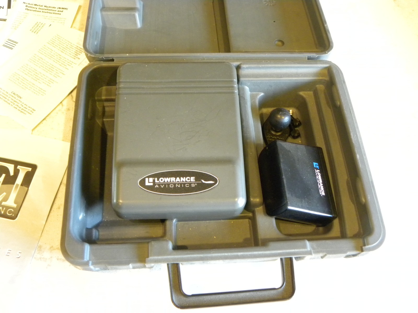 Lowrance Avionics AIRMAP 2000c GPS - UNTESTED