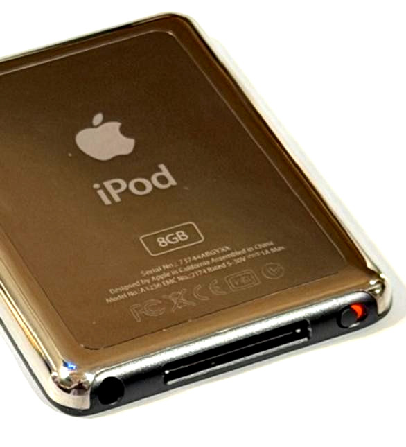 iPod Nano 3rd Generation 8GB Blue with Silver Back- Excellent Perfection