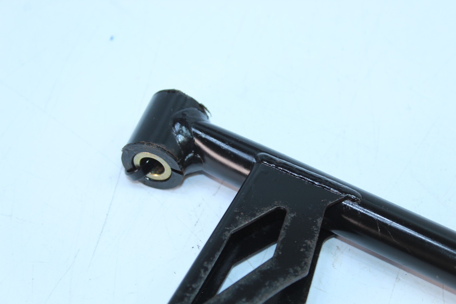 2009-2014 SKI-DOO EXPEDITION 600 FRONT UPPER LEFT ARM BLACK 505072375