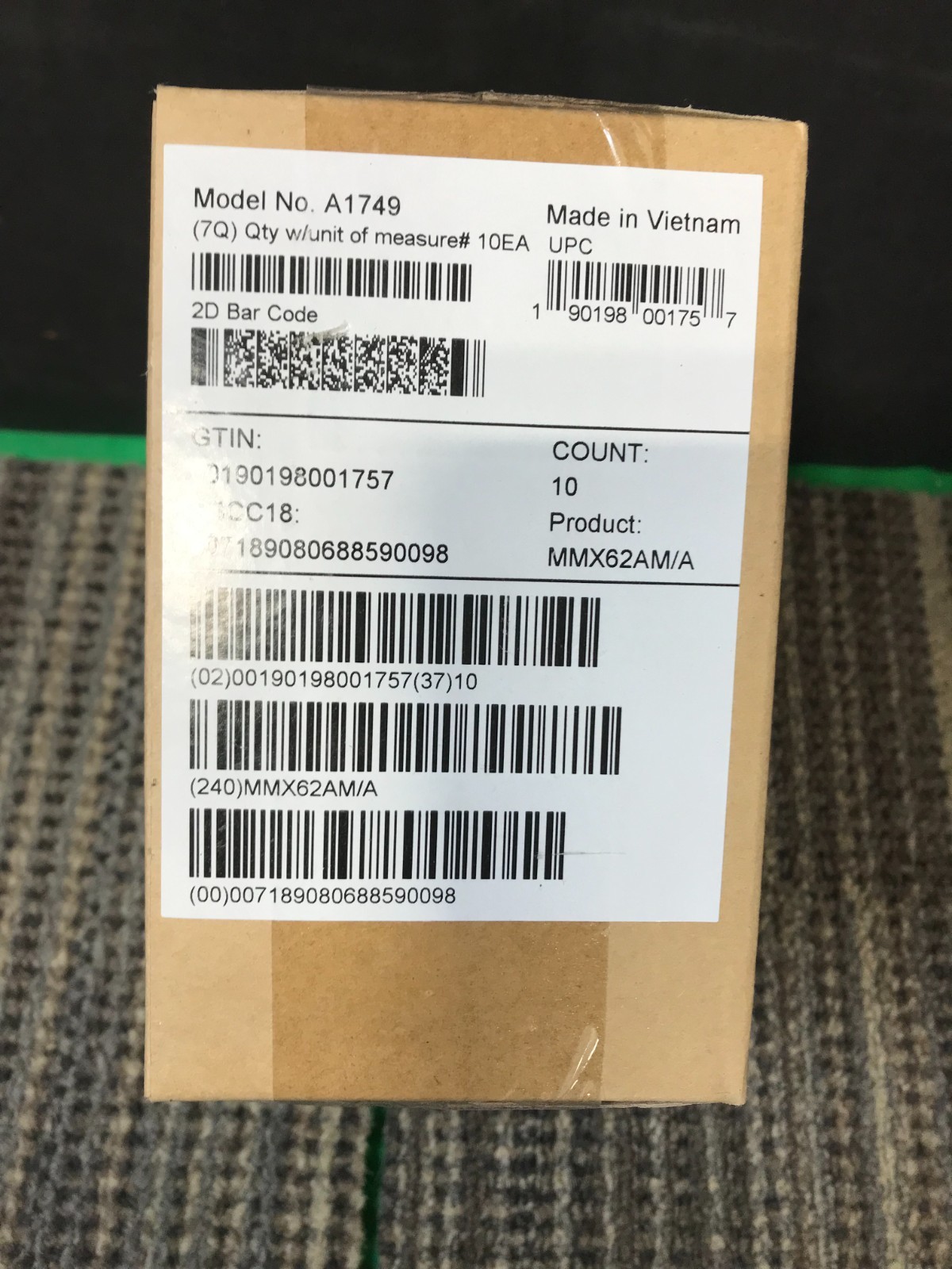 BOX OF 10)  Authentic Apple Lightning to Headphone 3.5mm Jack Adapter - White