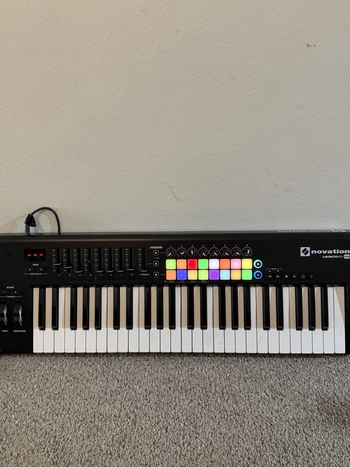 Novation LAUNCHKEY 49 MK2 49-Key USB Keyboard Controller READ