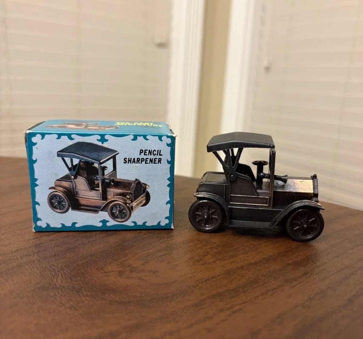 Vintage Antique Finished Die-Cast Miniature Car Pencil Sharpener No. 9613 In Box