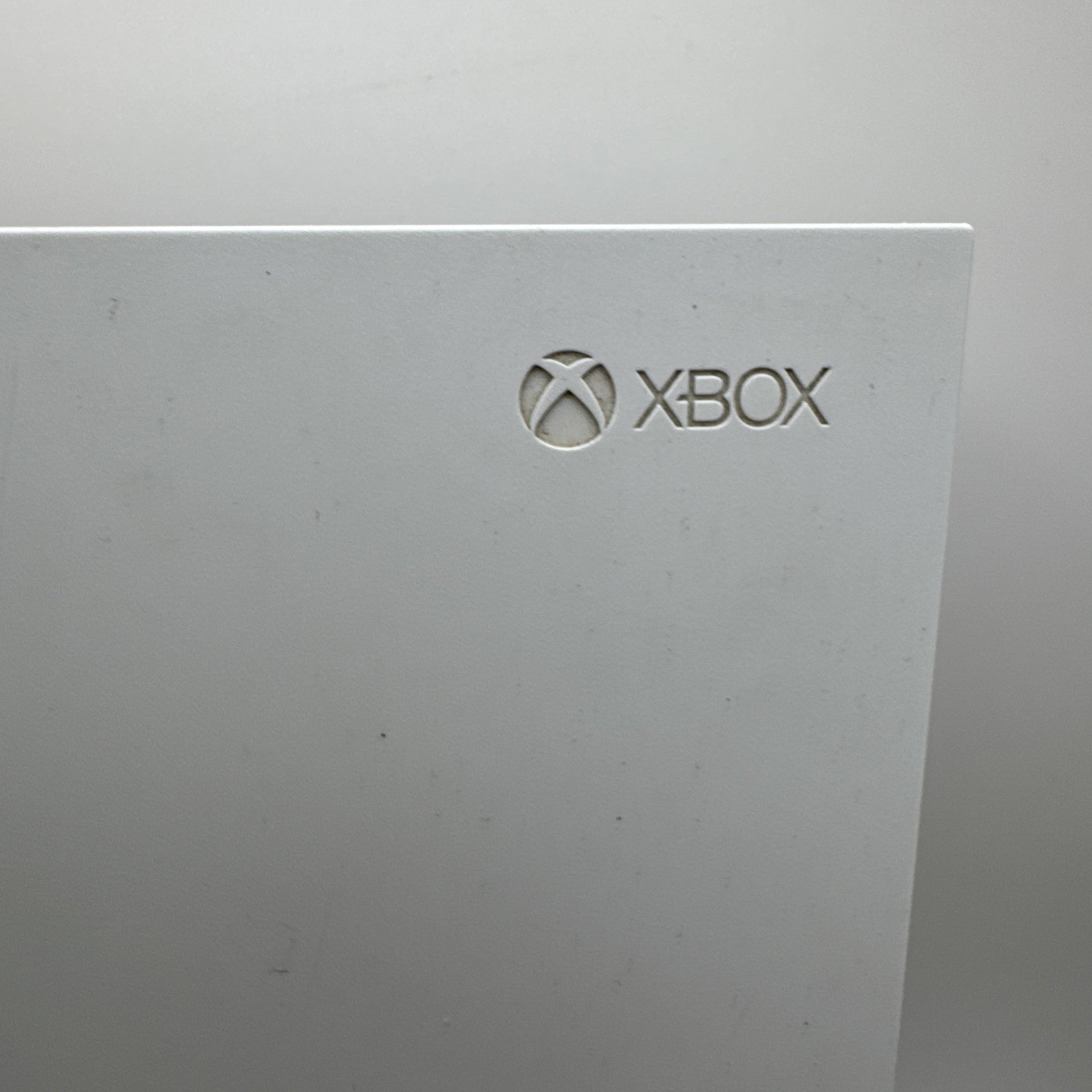 XBOX ONE S 1TB CONSOLE 1681 WITH 1 CONTROLLER & CABLES - TESTED (WBP018149)