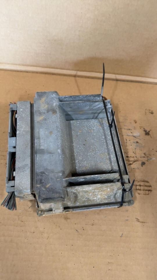 SUBURBN15 2006 Glove Box 18763