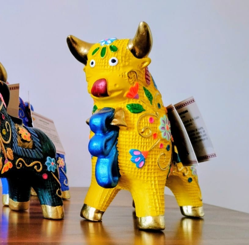 Torito de Pucara Peruvian Bull figurine Yellow