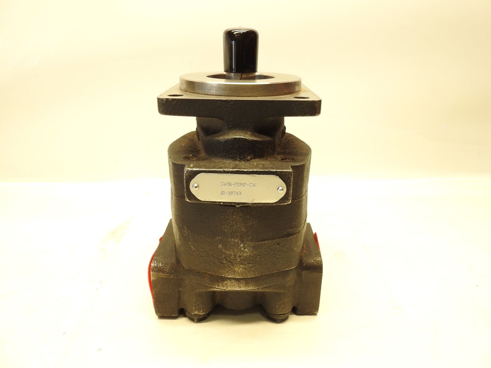 New SWIN-PUMP-CW  JR-38743 Hydraulic Pump 4 Bolt Hole Keyed Shaft