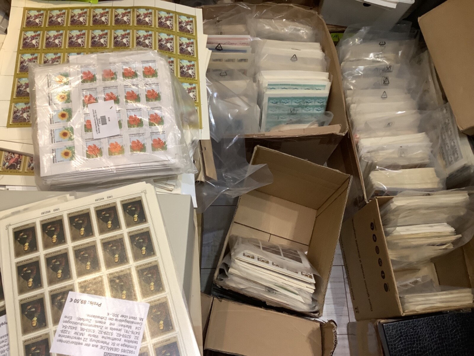 400 fogli completi assortiti migliaia di francobolli  ( sped gratuita)