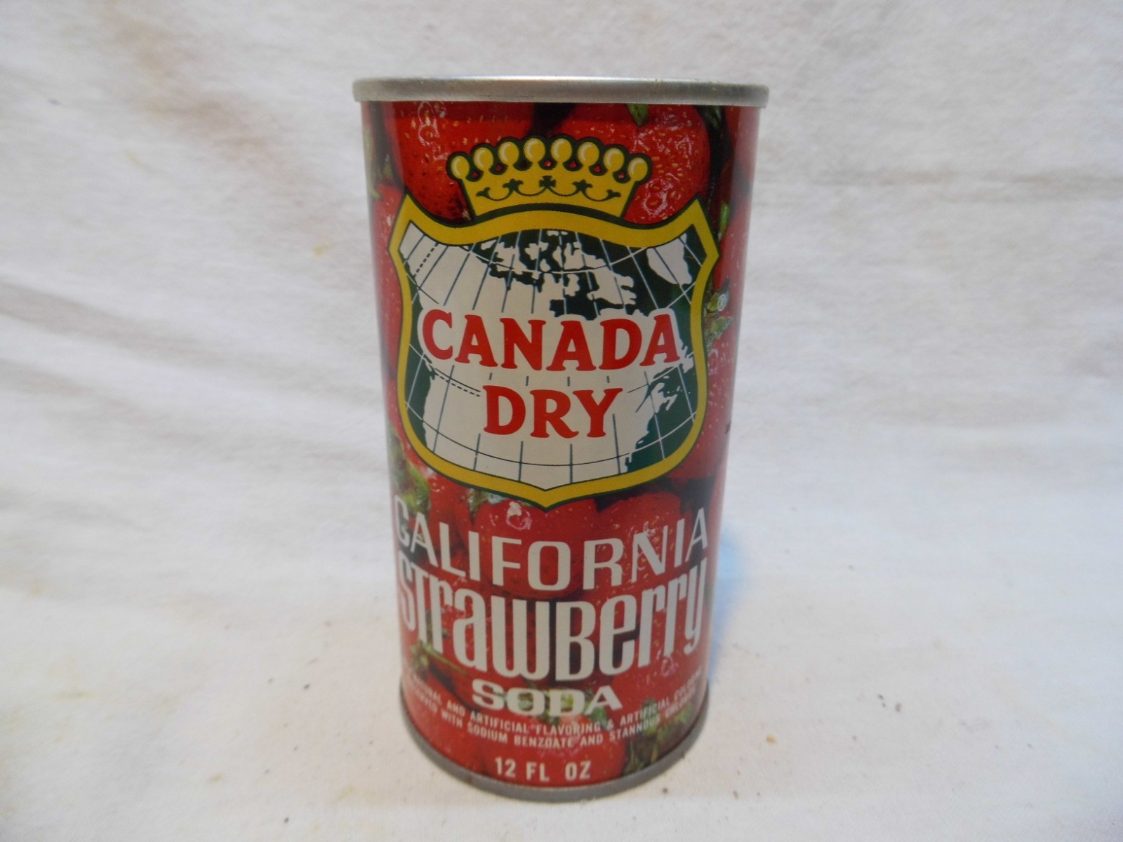 CANADA DRY CALIFORNIA STRAWBERRY SODA CAN~CANADA DRY, MAYWOOD, ILL. #81
