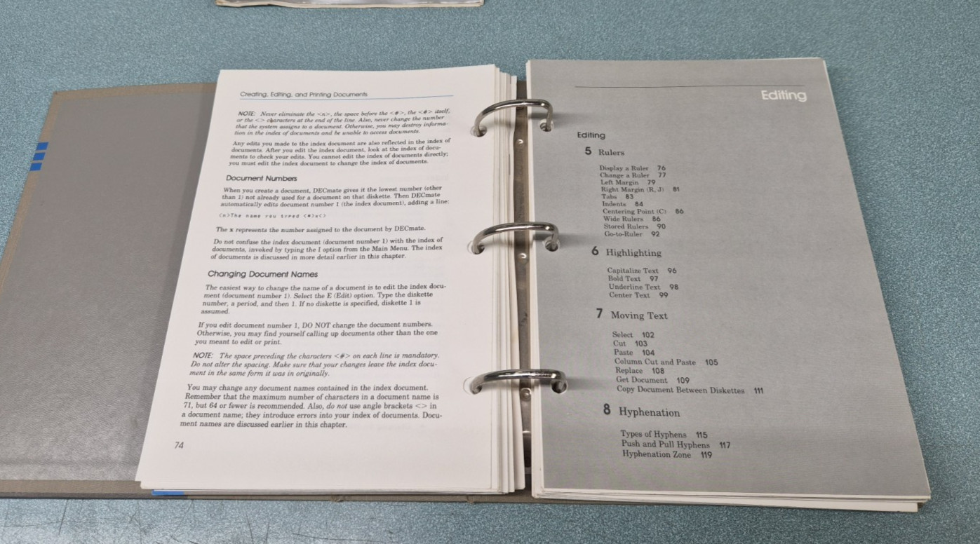 DECmate User Guides + 2 floppy disks, System Overview and System Test. UNTESTED