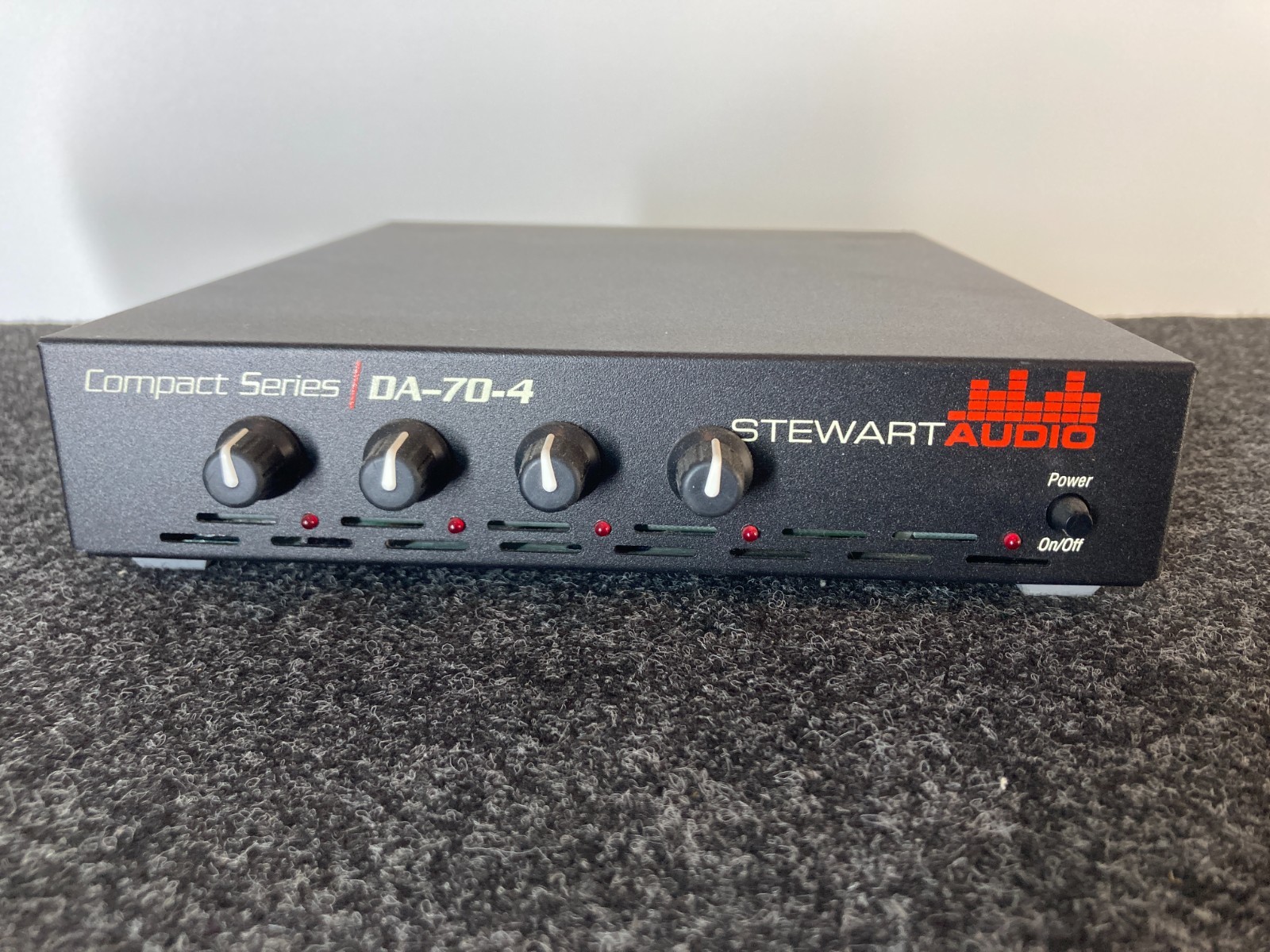 STEWART AUDIO DA-70-4, 4 channels, 70 watt - Floor Model