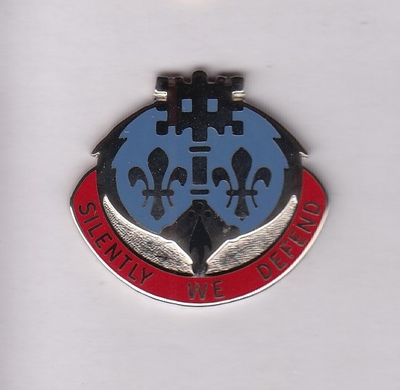204th MILITARY INTELLIGENCE BATTALION crest DUI badge c/b D-22