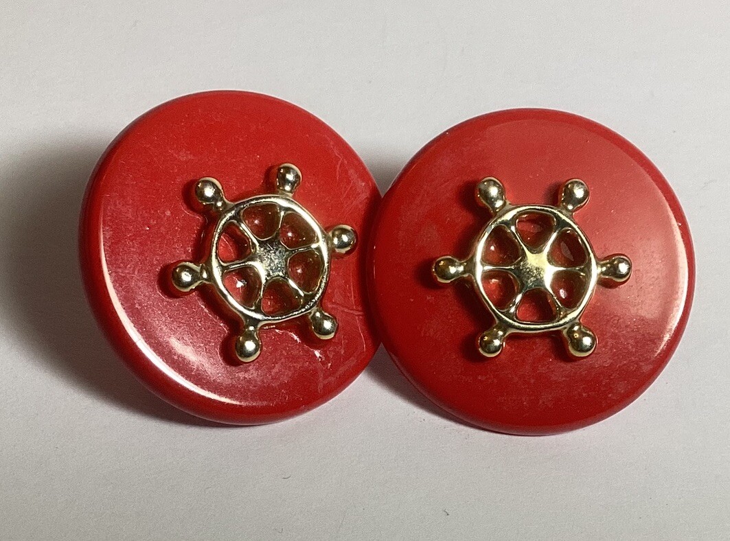 VINTAGE PAIR OF RED AND GOLDTONE SHIPS WHEEL PIERCED EARRINGS ROUND SHAPE