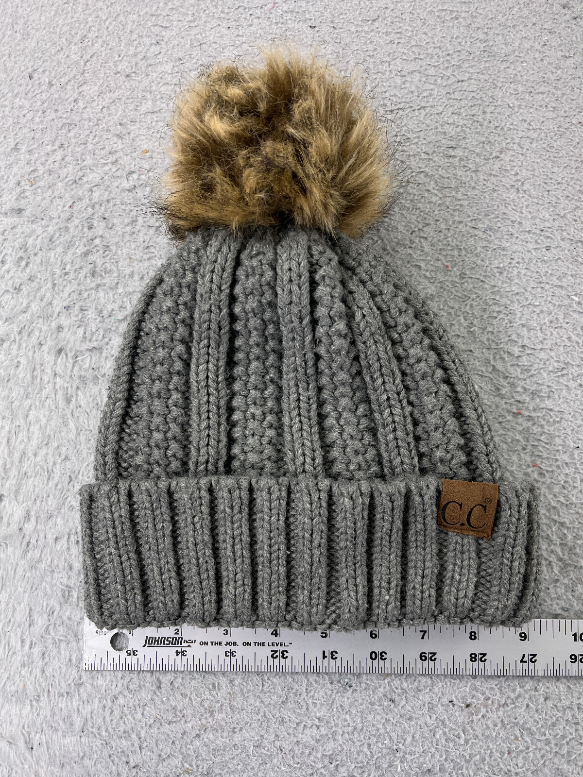 C.C Exclusives Beanie Toque Womens One Size Gray Knit Acrylic Lined Faux Fur Pom