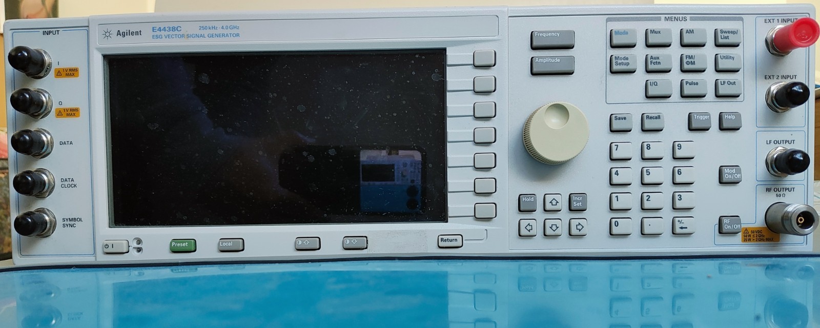 Agilent E4433B ESG-D Series 4 GHz Digital RF Signal Generator