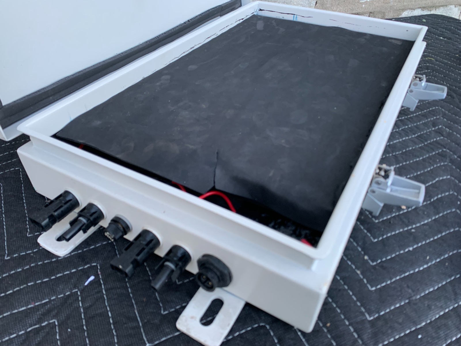 Triton Solar Battery Pack Storage Case Back Up Inverter Device UNTESTED AS IS