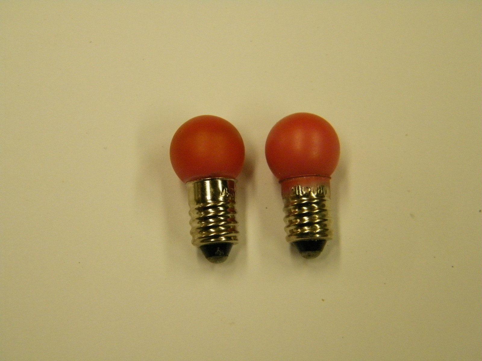 TWO # 432R RED SCREW BASE 18 V LARGE GLOBE FOR O22C 025 25 77N 120L 385 392