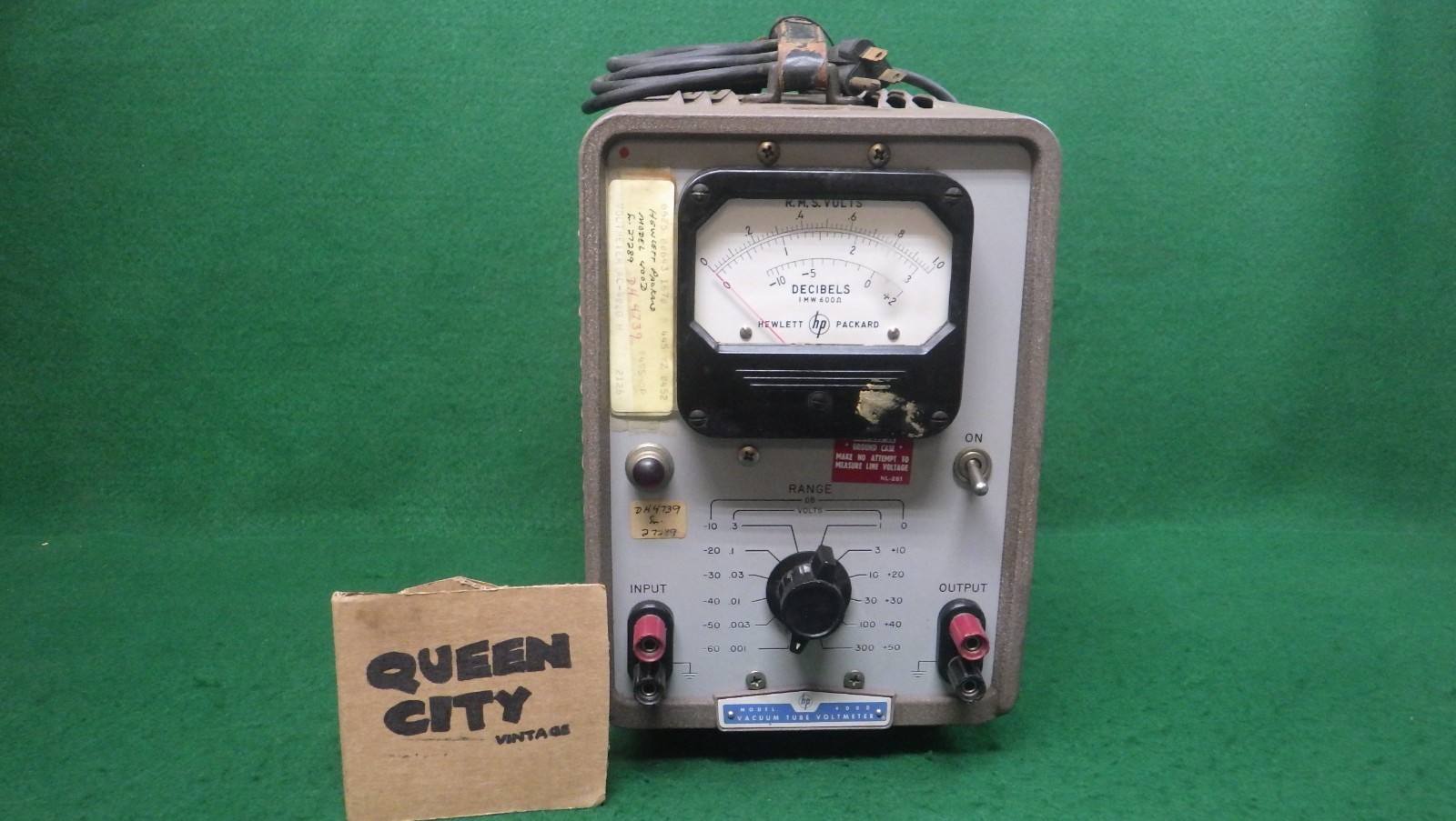 Vintage Hewlett Packard 400D Vacuum Tube Voltmeter Powers On/Untested