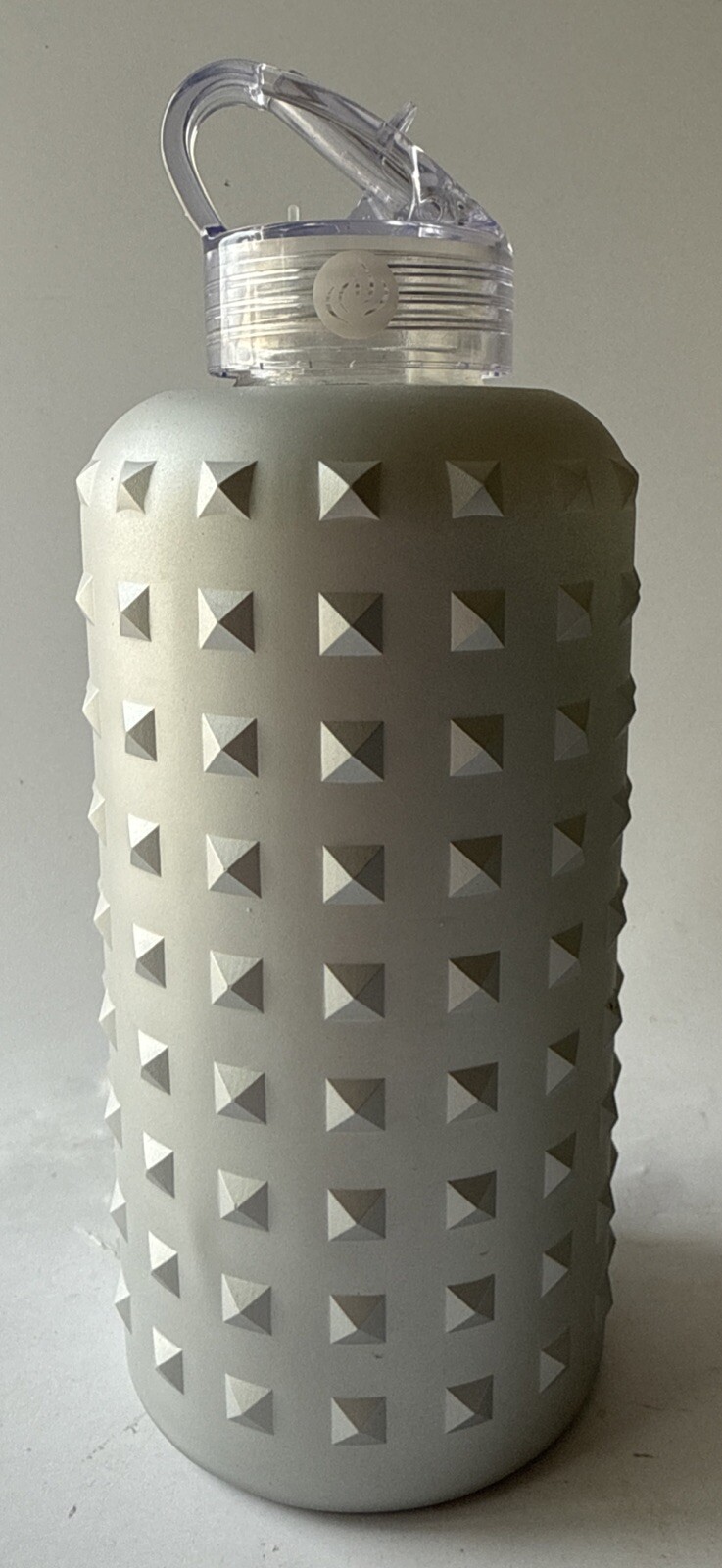 Apana 20oz Water Bottle All White Clear Glass Gray Spikes Silicone Cover