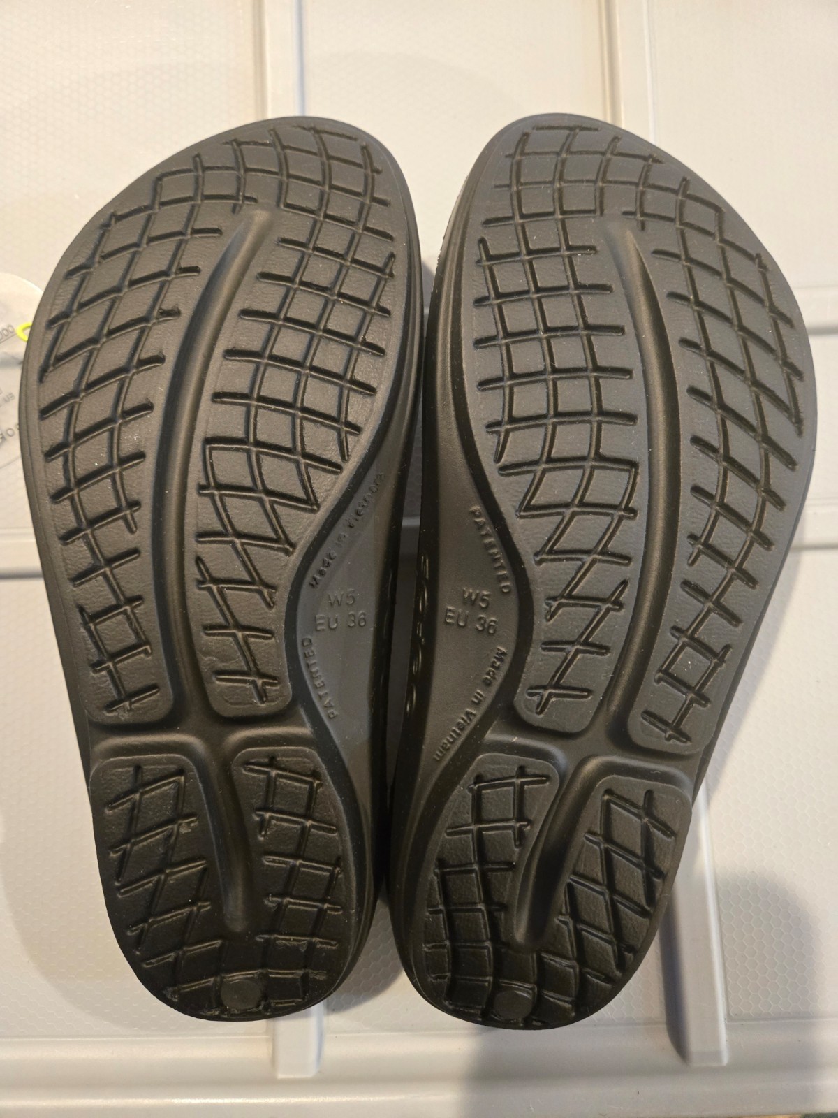 Oofos Oolala Luxe Flip Flops Women's Latte