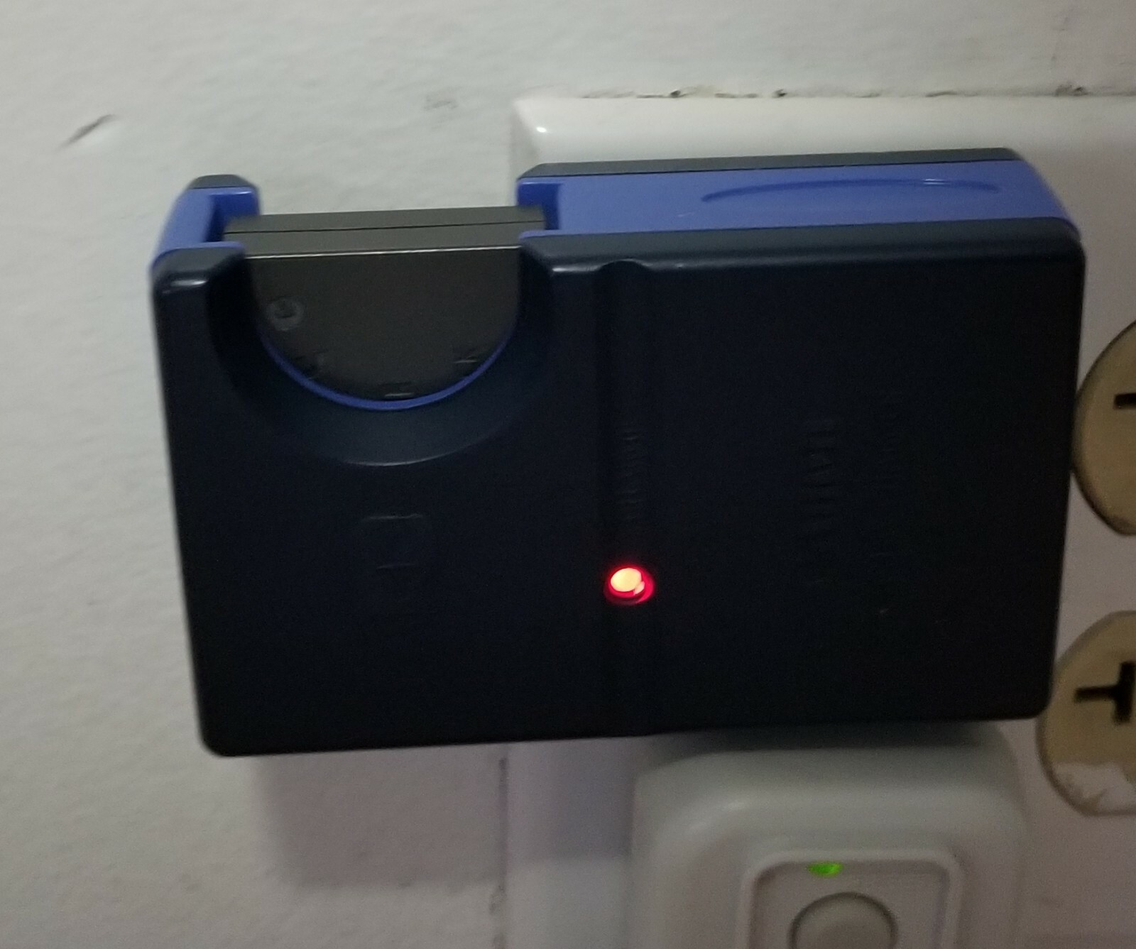 Canon CB-2LS battery charge+Battery CH01 +Software (Version 17.1-Windows and Mac