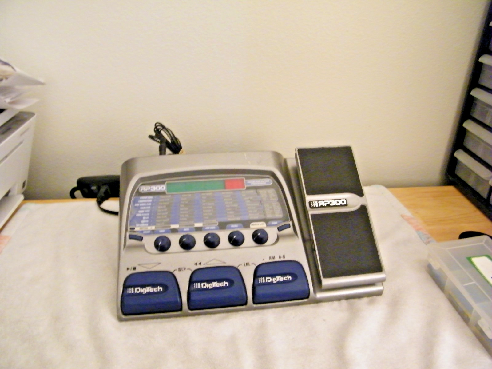 ****GENUINE DIGITECH DIGITAL MODELING MULTI EFFECTS GUITAR PTOCESSOR (RP300)****