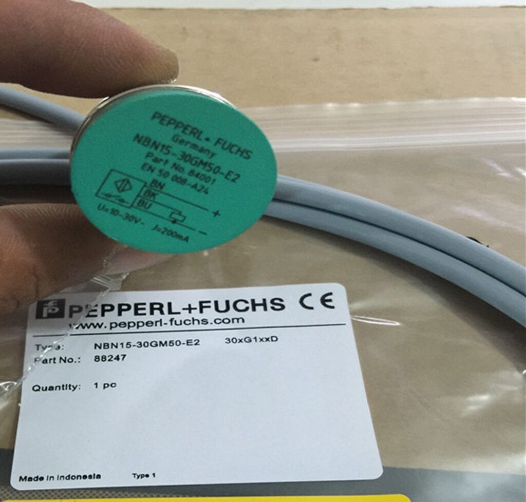 NEW For   NBN15-30GM50-E2 PLC INDUCTIVE SENSOR