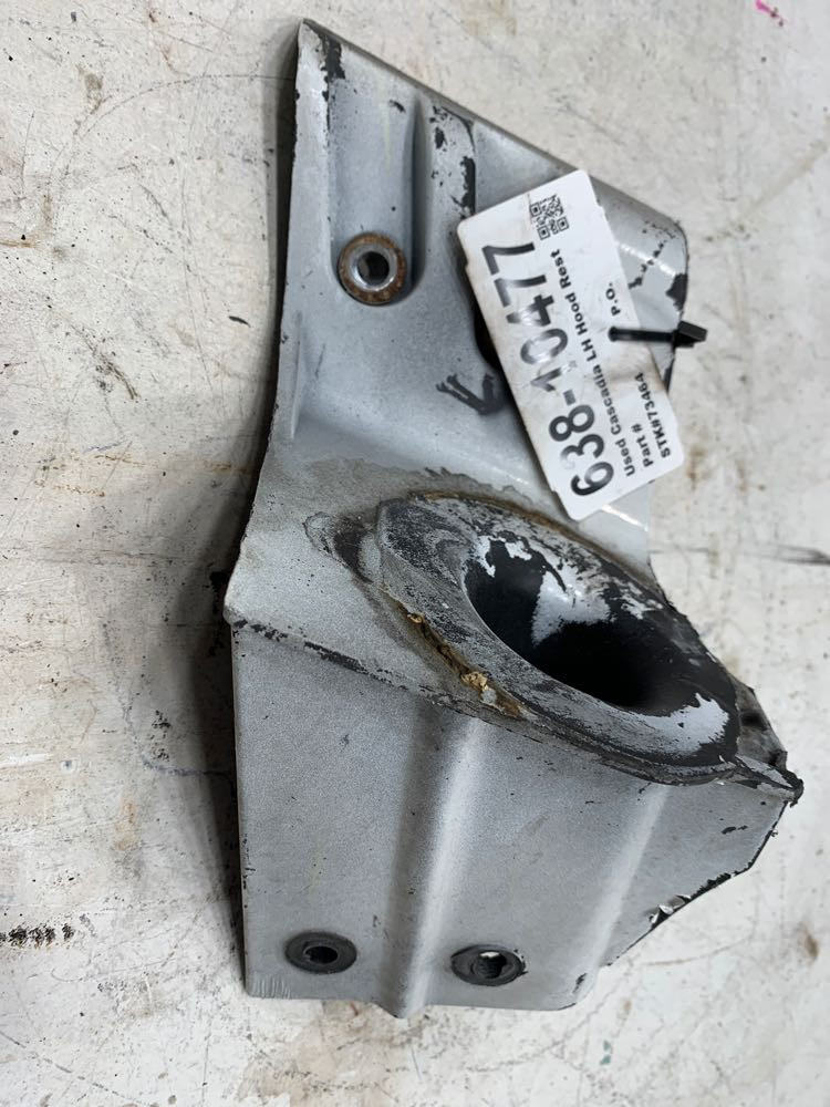 2016 Hood Rest for Freightliner Cascadia (638-10477)
