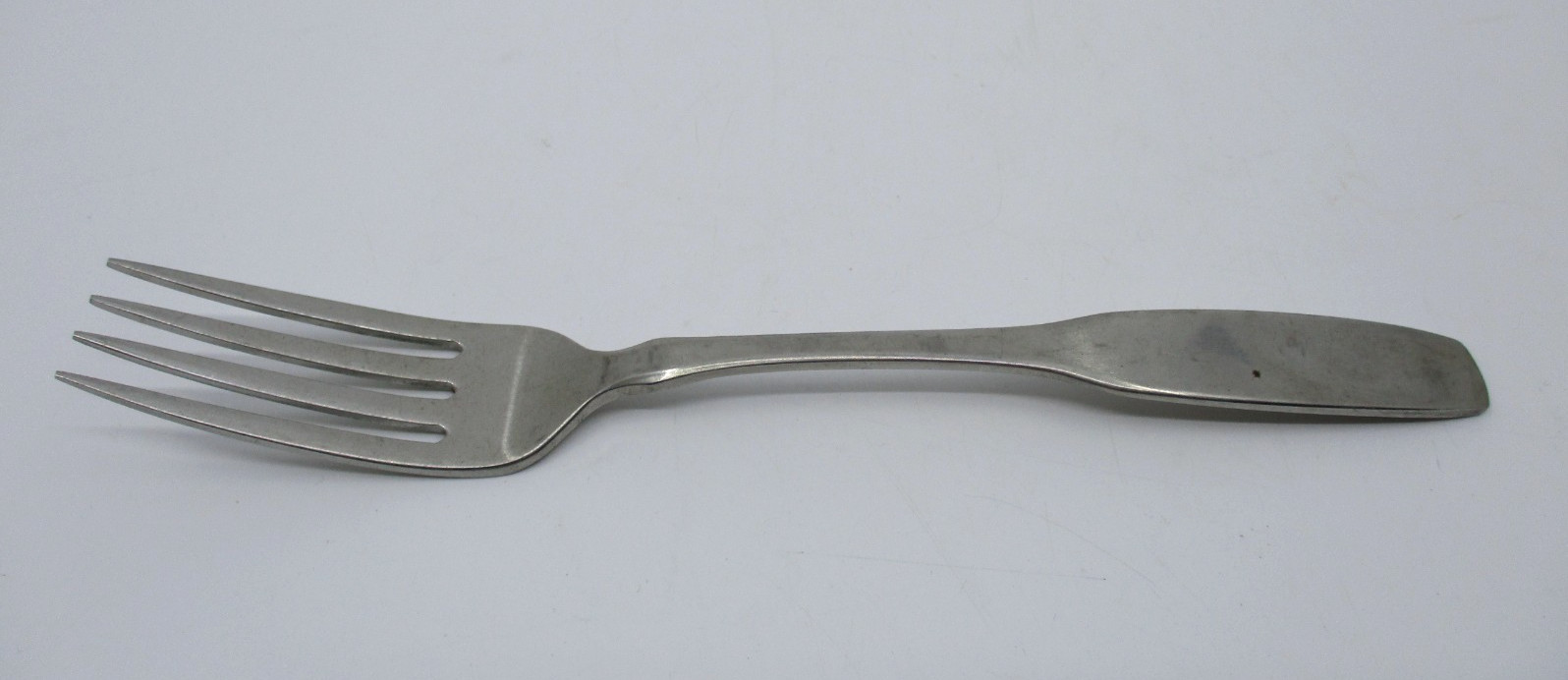 ONEIDA STAINLESS PAUL REVERE DINNER FORK - 7 1/4"- 011B
