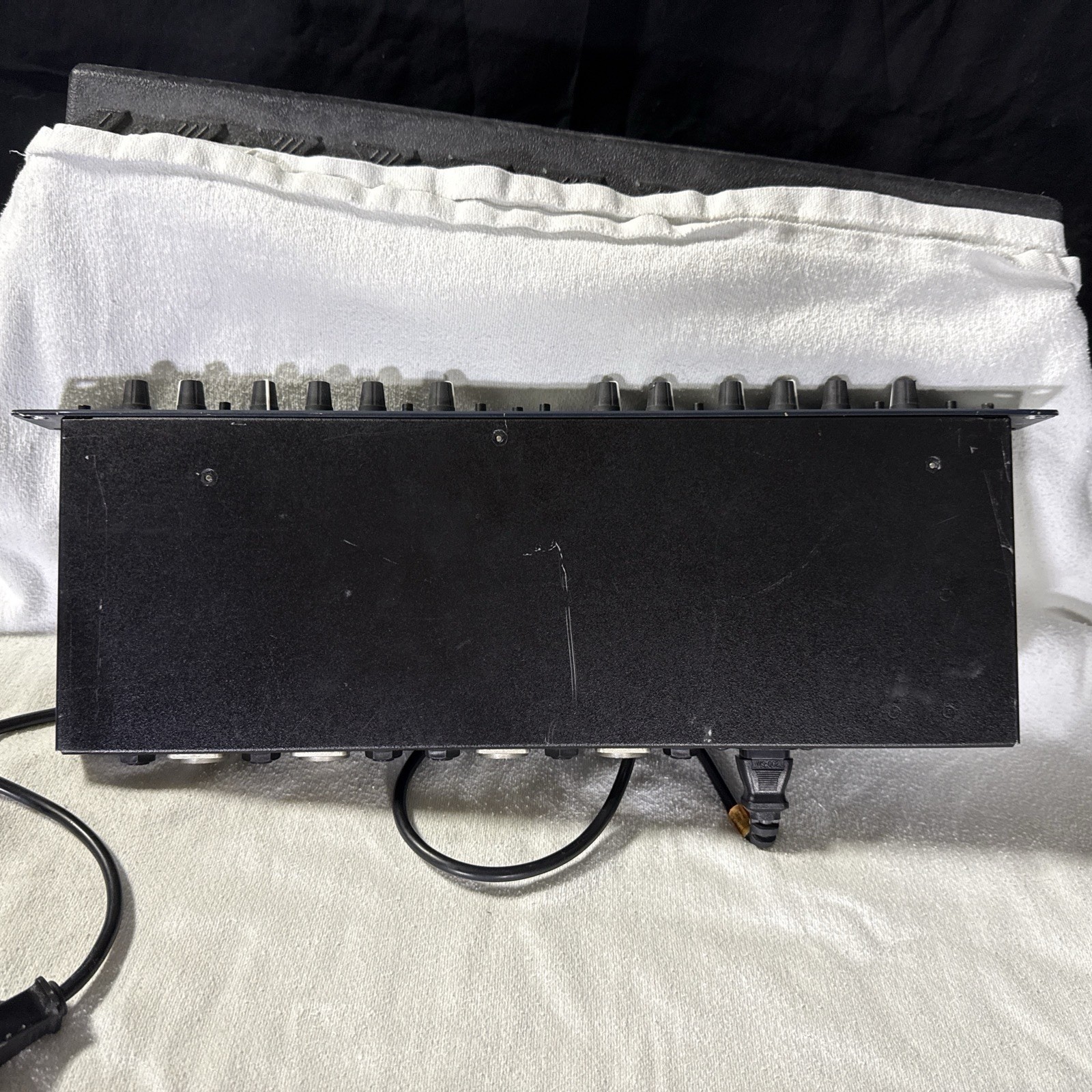 DBX 166 Over Easy Compressor with Gate and Peakstop Gain Reduction Rack Mount